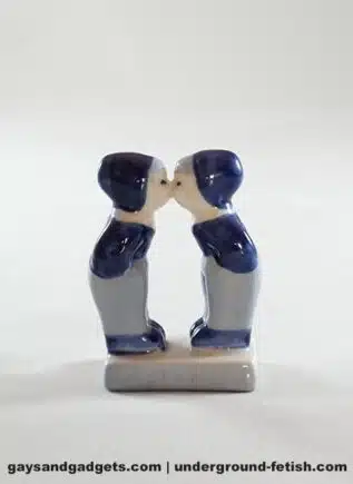 Statue Kissing Farmer Boys