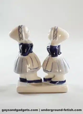 Statue Kissing Farmer Girls
