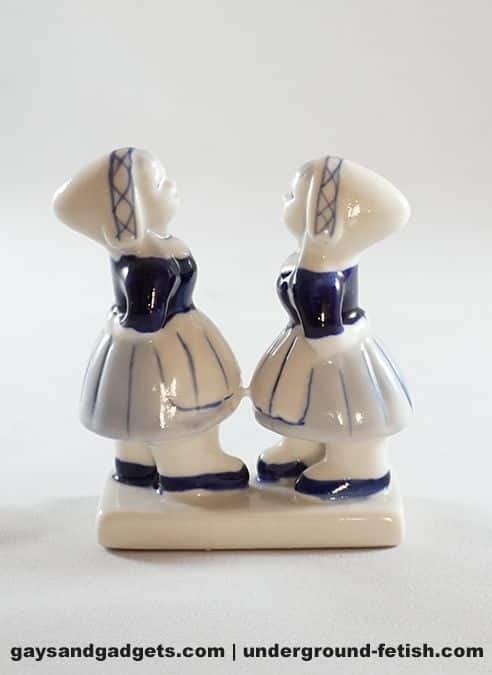 Statue Kissing Farmer Girls