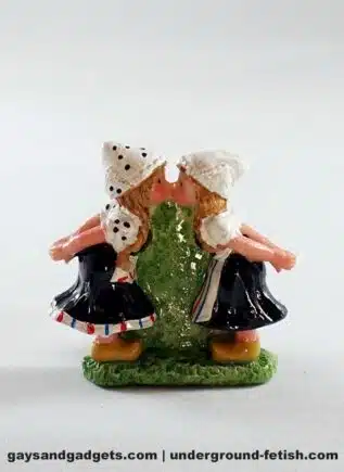 Magnet Kissing Farmer Girls